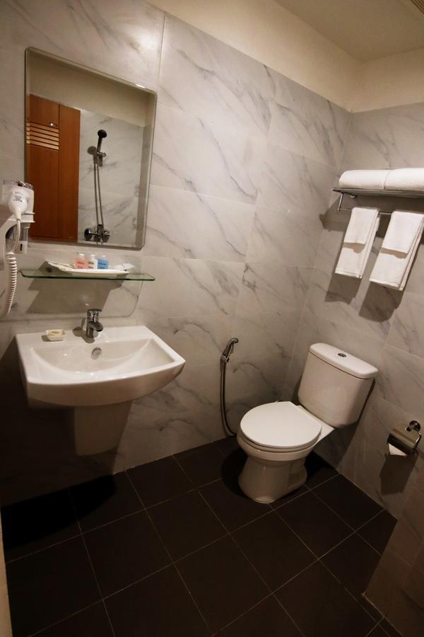 יאנגון Botahtaung Hotel מראה חיצוני תמונה