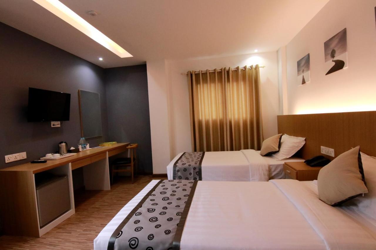 יאנגון Botahtaung Hotel מראה חיצוני תמונה